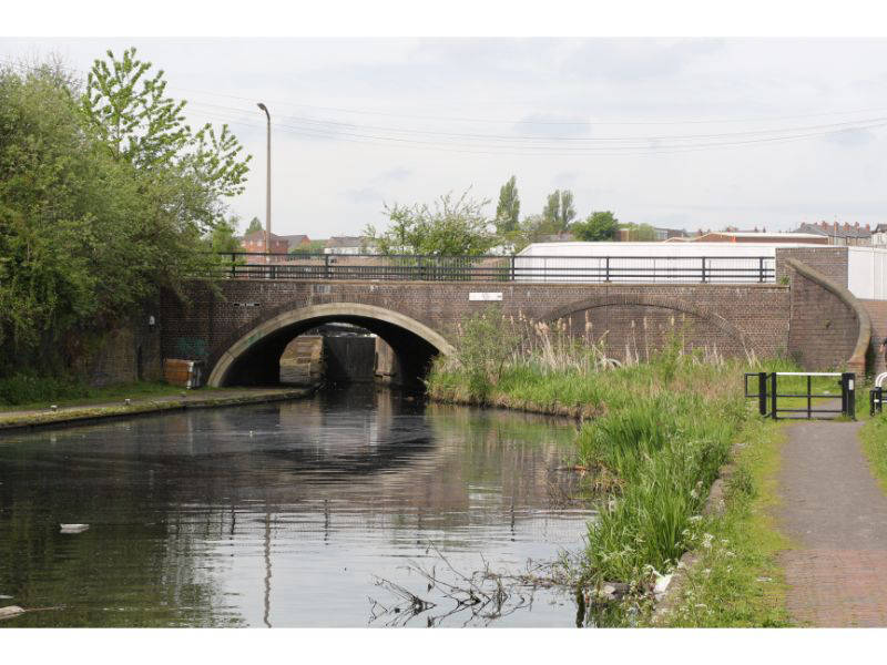 Approaching Smethwick Bottom Lock