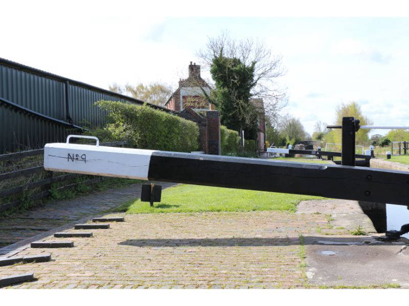 Curdworth Lock 9 and Dog & Doublet